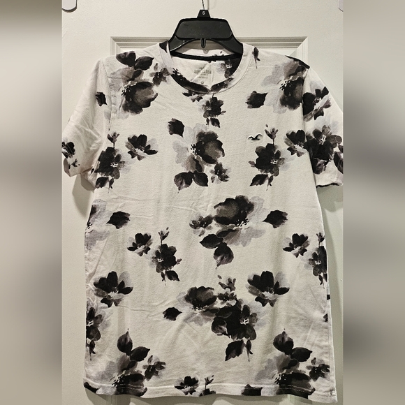 Hollister Floral Black and White T-Shirt Size M - Picture 1 of 3